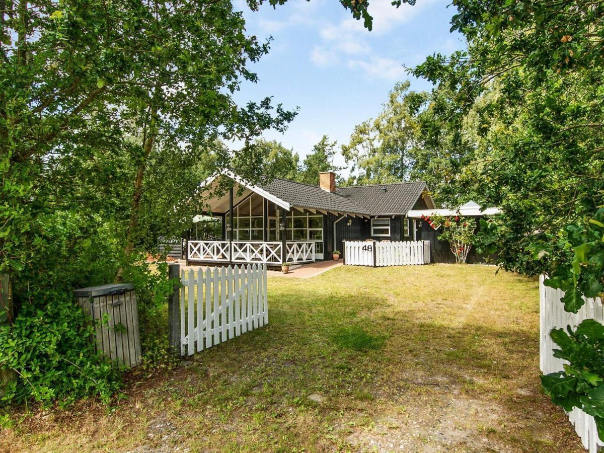 8 Person Holiday Home In Hadsund 外观 照片